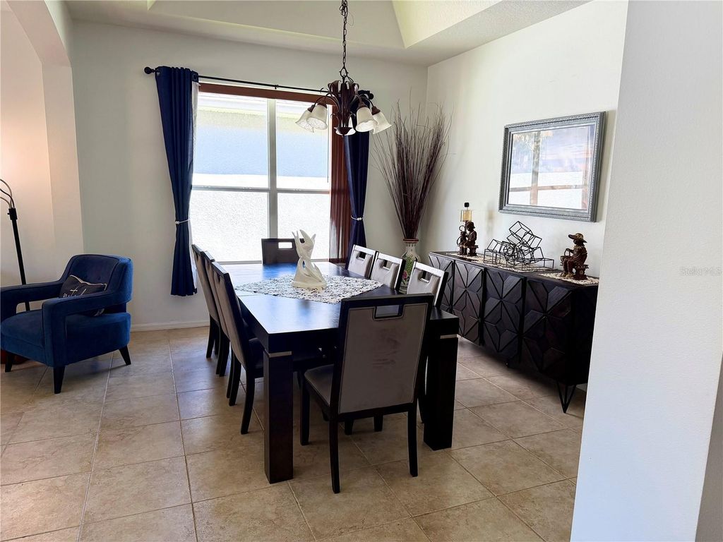 Image 8 of property listing at 8494 LAKE WAVERLY LANE, Orlando, FL 32829