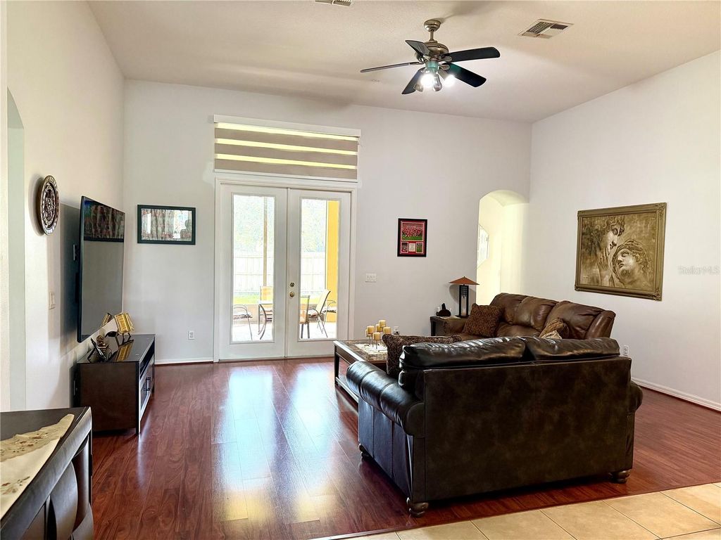 Image 10 of property listing at 8494 LAKE WAVERLY LANE, Orlando, FL 32829