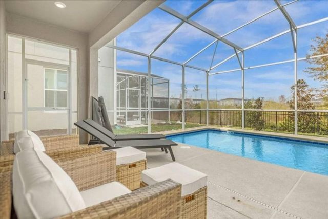 8967 PLAY THROUGH DR, Davenport, FL 33896