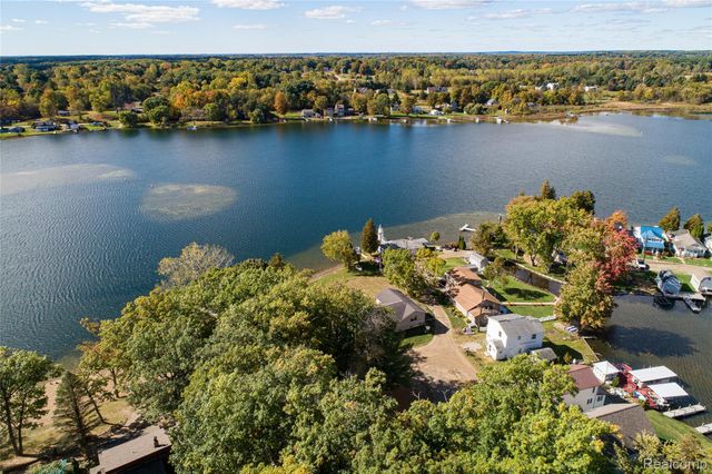 319 Parkway Drive, Attica Township, MI 48412