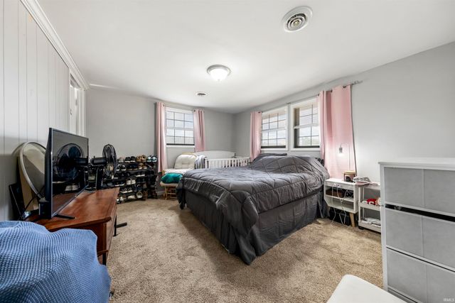 1250 Maple Court, Evansville, IN 47714