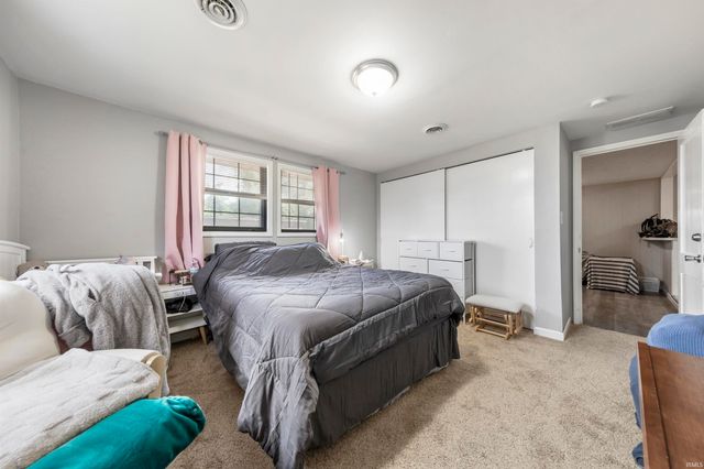 1250 Maple Court, Evansville, IN 47714