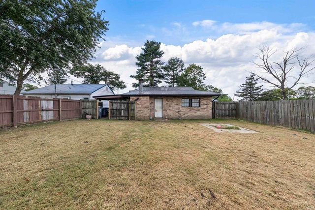 1250 Maple Court, Evansville, IN 47714