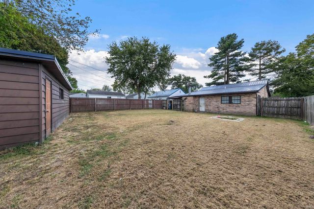 1250 Maple Court, Evansville, IN 47714