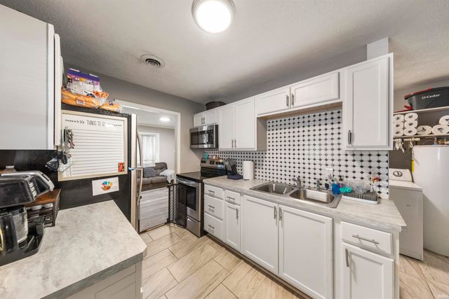 1250 Maple Court, Evansville, IN 47714
