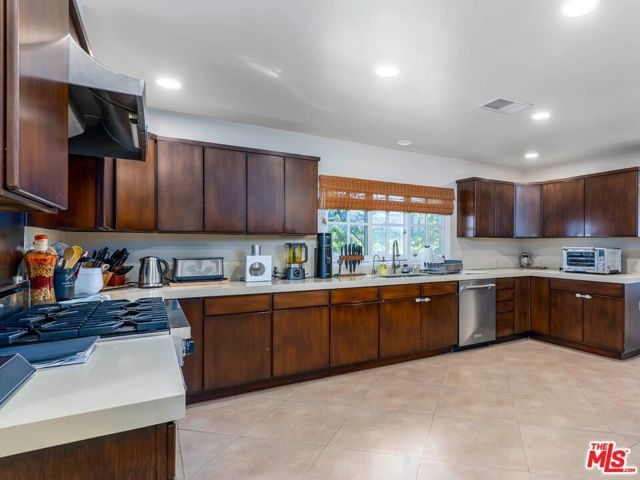 15405 Valley Vista Boulevard, Sherman Oaks, CA 91403