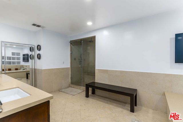 15405 Valley Vista Boulevard, Sherman Oaks, CA 91403