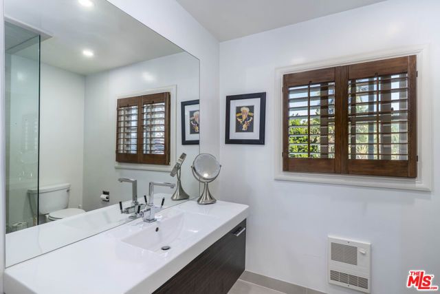 15405 Valley Vista Boulevard, Sherman Oaks, CA 91403