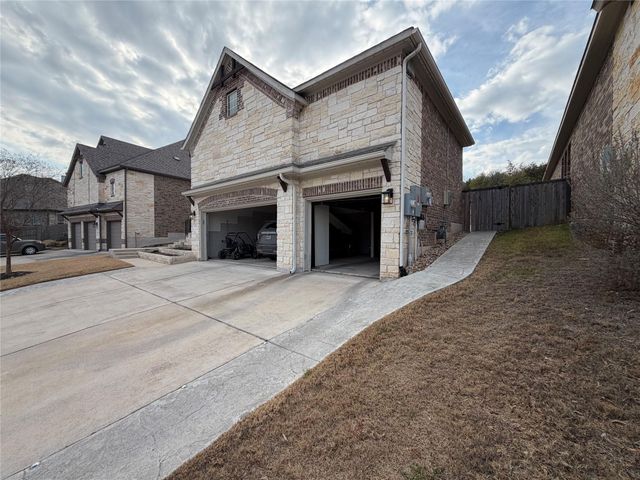 8709 Moccasin PATH, Austin, TX 78736