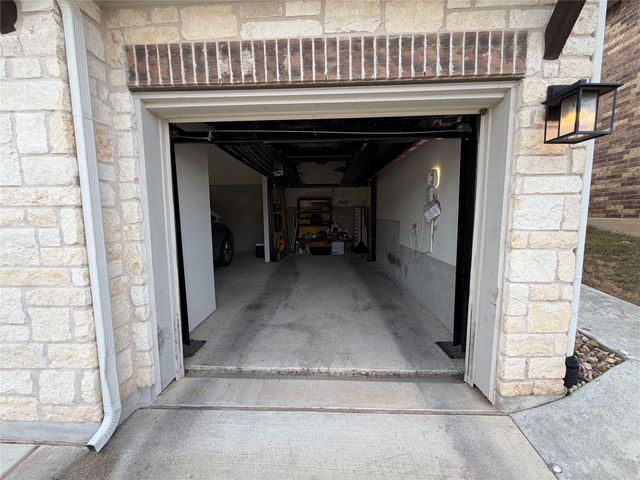 8709 Moccasin PATH, Austin, TX 78736