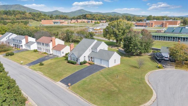 5111 Norseman DR, Roanoke, VA 24019