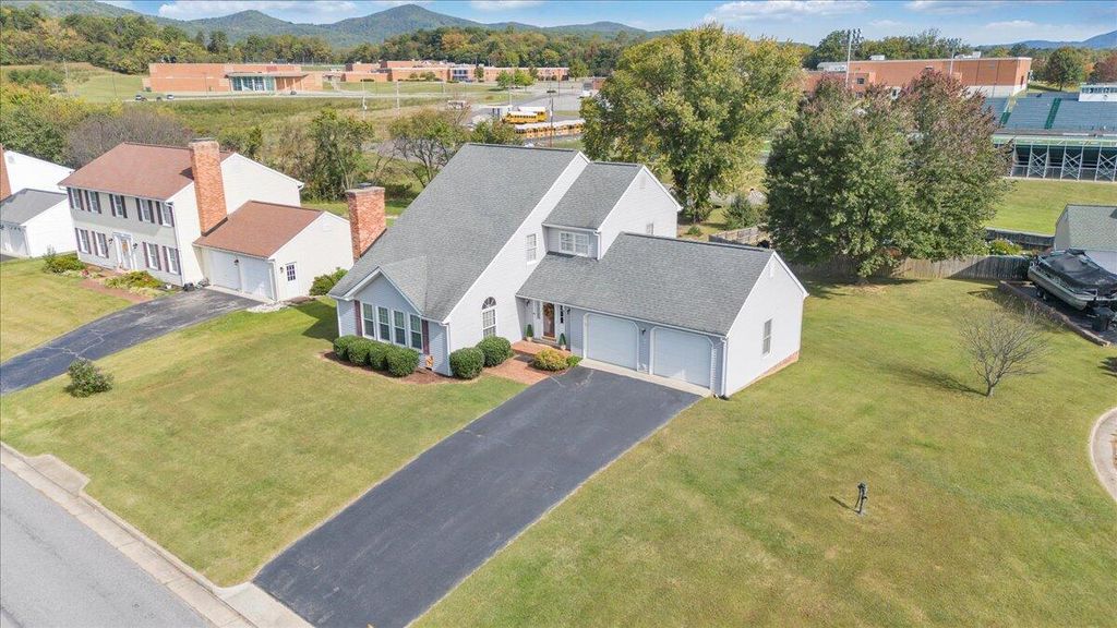 5111 Norseman DR, Roanoke, VA 24019