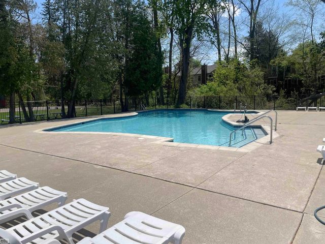 1343 Autumn Lane, Rochester Hills, MI 48306