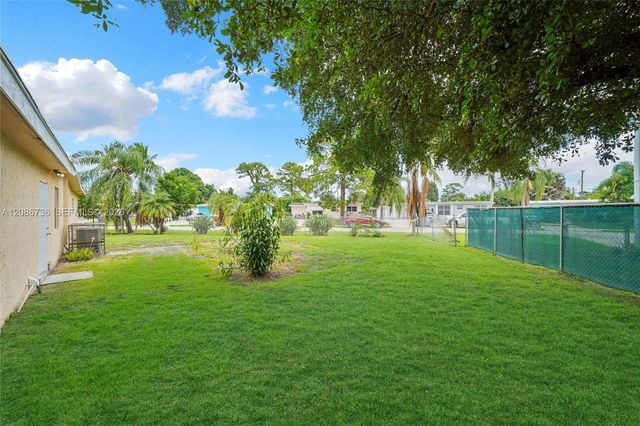 5618 Cinnamon Drive, West Palm Beach, FL 33415