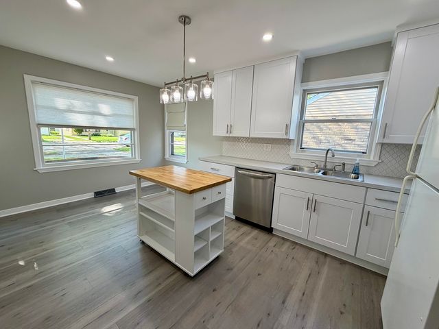 9125 S 51st Avenue, Oak Lawn, IL 60453