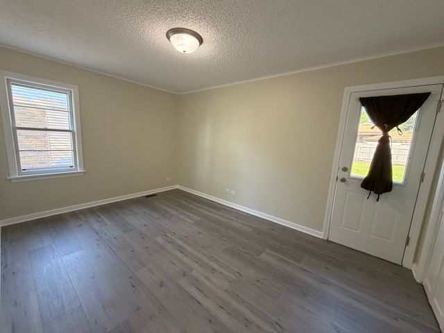 9125 S 51st Avenue, Oak Lawn, IL 60453