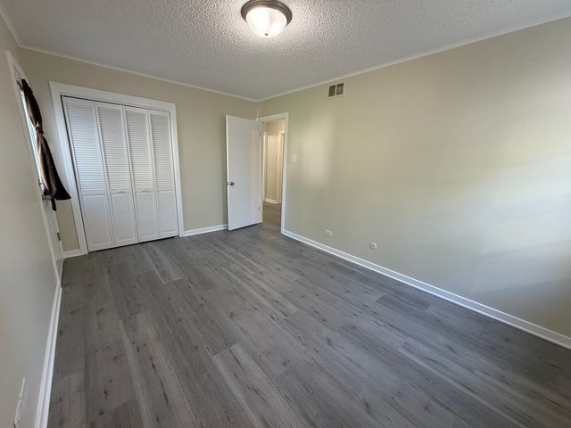 9125 S 51st Avenue, Oak Lawn, IL 60453