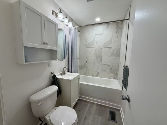 9125 S 51st Avenue, Oak Lawn, IL 60453