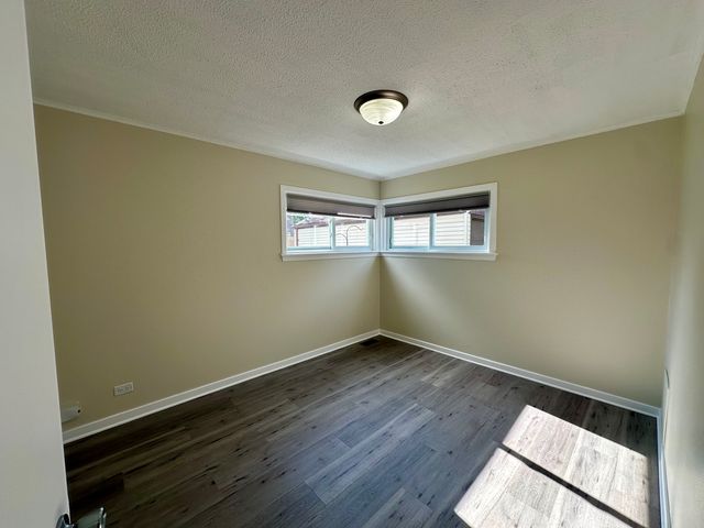 9125 S 51st Avenue, Oak Lawn, IL 60453