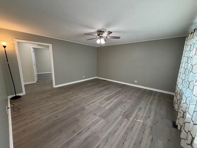 9125 S 51st Avenue, Oak Lawn, IL 60453