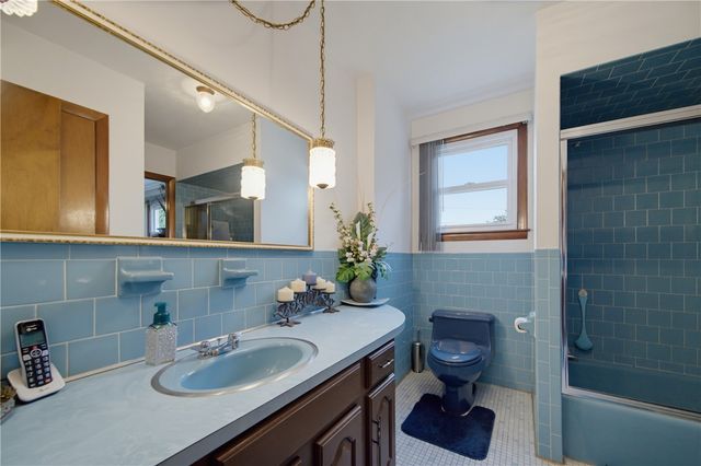11 Old Barrington Road, East Providence, RI 02915