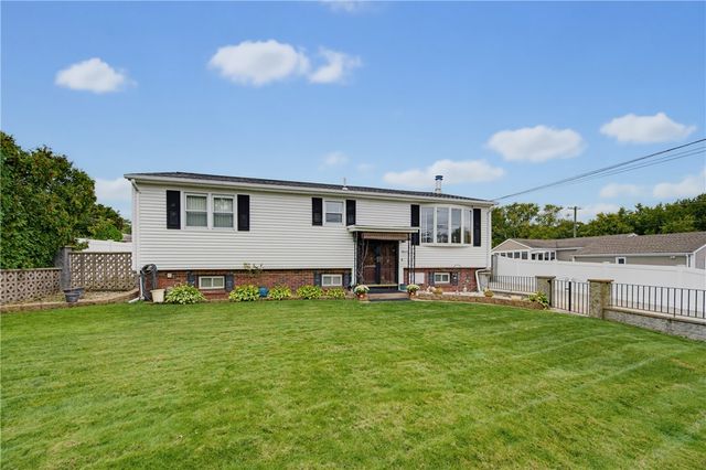 11 Old Barrington Road, East Providence, RI 02915