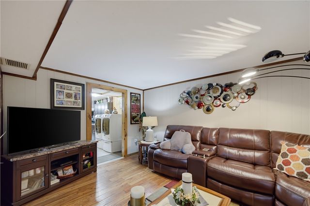11 Old Barrington Road, East Providence, RI 02915