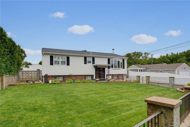 11 Old Barrington Road, East Providence, RI 02915