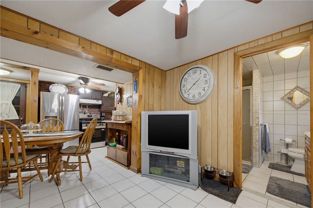 11 Old Barrington Road, East Providence, RI 02915