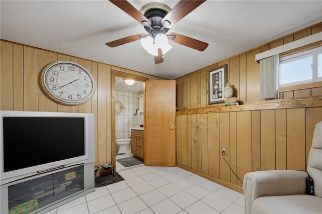 11 Old Barrington Road, East Providence, RI 02915