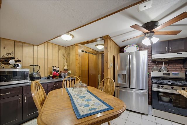 11 Old Barrington Road, East Providence, RI 02915
