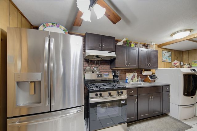 11 Old Barrington Road, East Providence, RI 02915