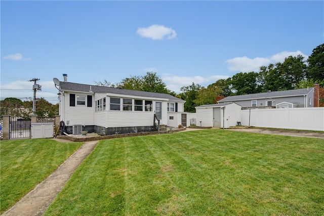 11 Old Barrington Road, East Providence, RI 02915