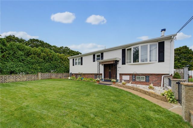 11 Old Barrington Road, East Providence, RI 02915