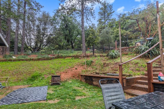 17721 Ridge Rd, Pine Grove, CA 95665