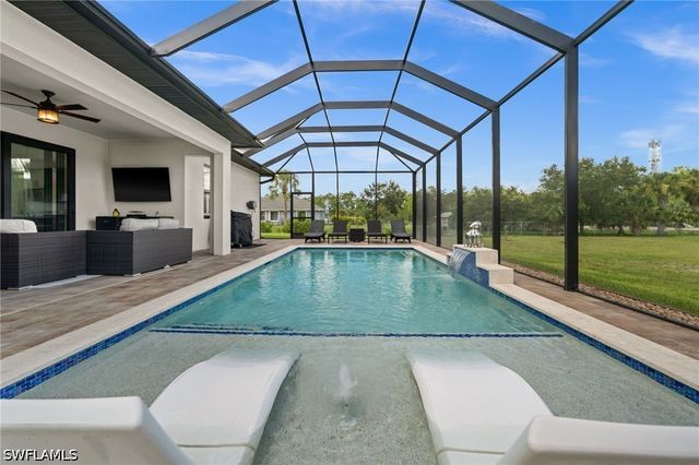411 24th AVE NE, Naples, FL 34120