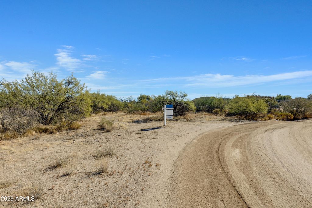 Image 10 of property listing at 27221 N 137TH Street 3, Scottsdale, AZ 85262