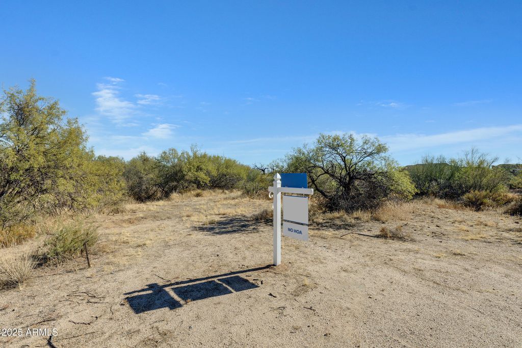 Image 9 of property listing at 27221 N 137TH Street 3, Scottsdale, AZ 85262