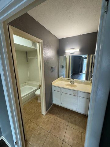 6633 W Airport Boulevard 810, Houston, TX 77035