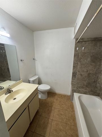 6633 W Airport Boulevard 810, Houston, TX 77035