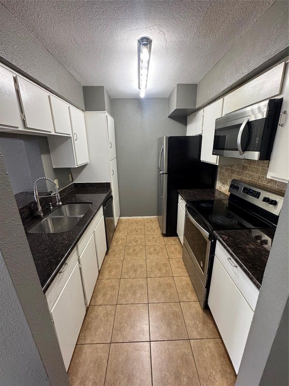 6633 W Airport Boulevard 810, Houston, TX 77035