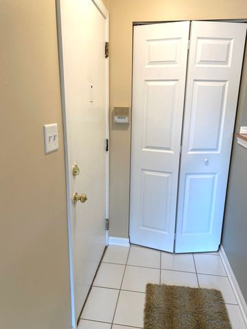 1619 N Windsor Drive 212, Arlington Heights, IL 60004