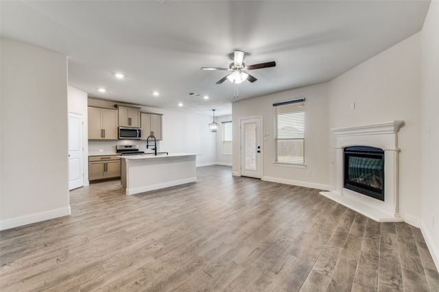 10929 Gold Pan Trail, Aubrey, TX 76227