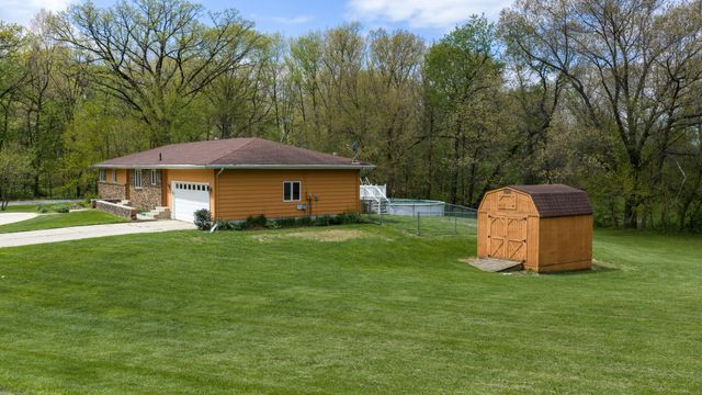 11 Stoner Drive, Valparaiso, IN 46385