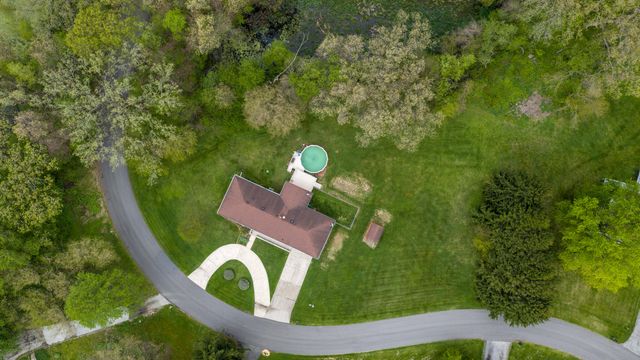 11 Stoner Drive, Valparaiso, IN 46385