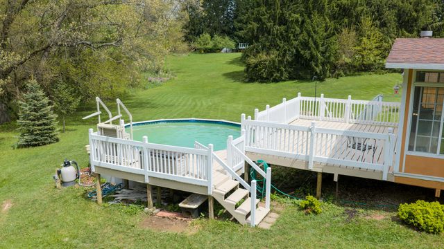 11 Stoner Drive, Valparaiso, IN 46385