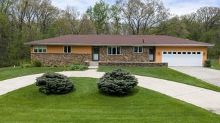 11 Stoner Drive, Valparaiso, IN 46385