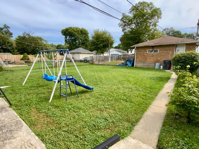 909 Prescott Street, Waukegan, IL 60085