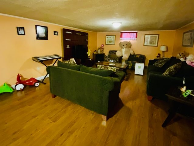 909 Prescott Street, Waukegan, IL 60085