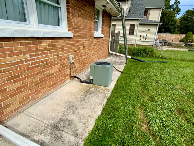 909 Prescott Street, Waukegan, IL 60085